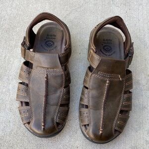 Earth men’s strap sandals size 7